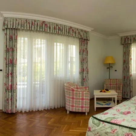 Miramar Otel 4*