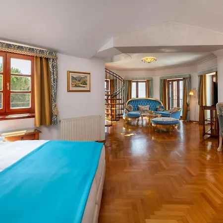 Miramar Hotel 4*