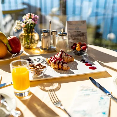 Miramar Hotel 4*